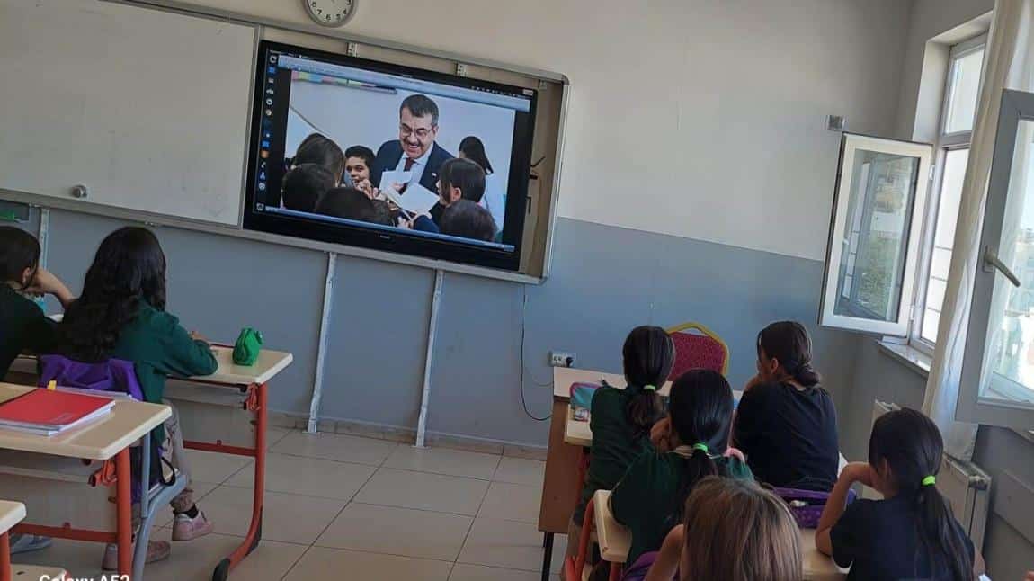 Öğrencilerimize mebi platformu tanıtıldı.